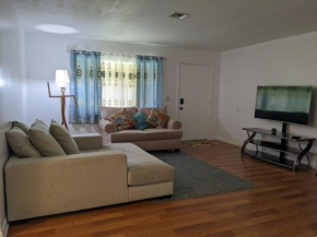 Fully equipped 2 bd/1 ba, 5 minutes from Downtown.